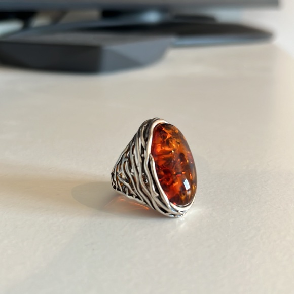 AMBER EXTRAORDINAIRE Oval Amber Sterling Silver Ring (in Cognac - Size 5) - Picture 2 of 6